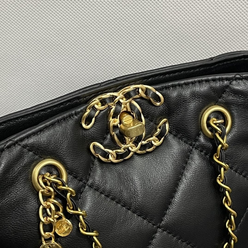 Ch**el bucket bags